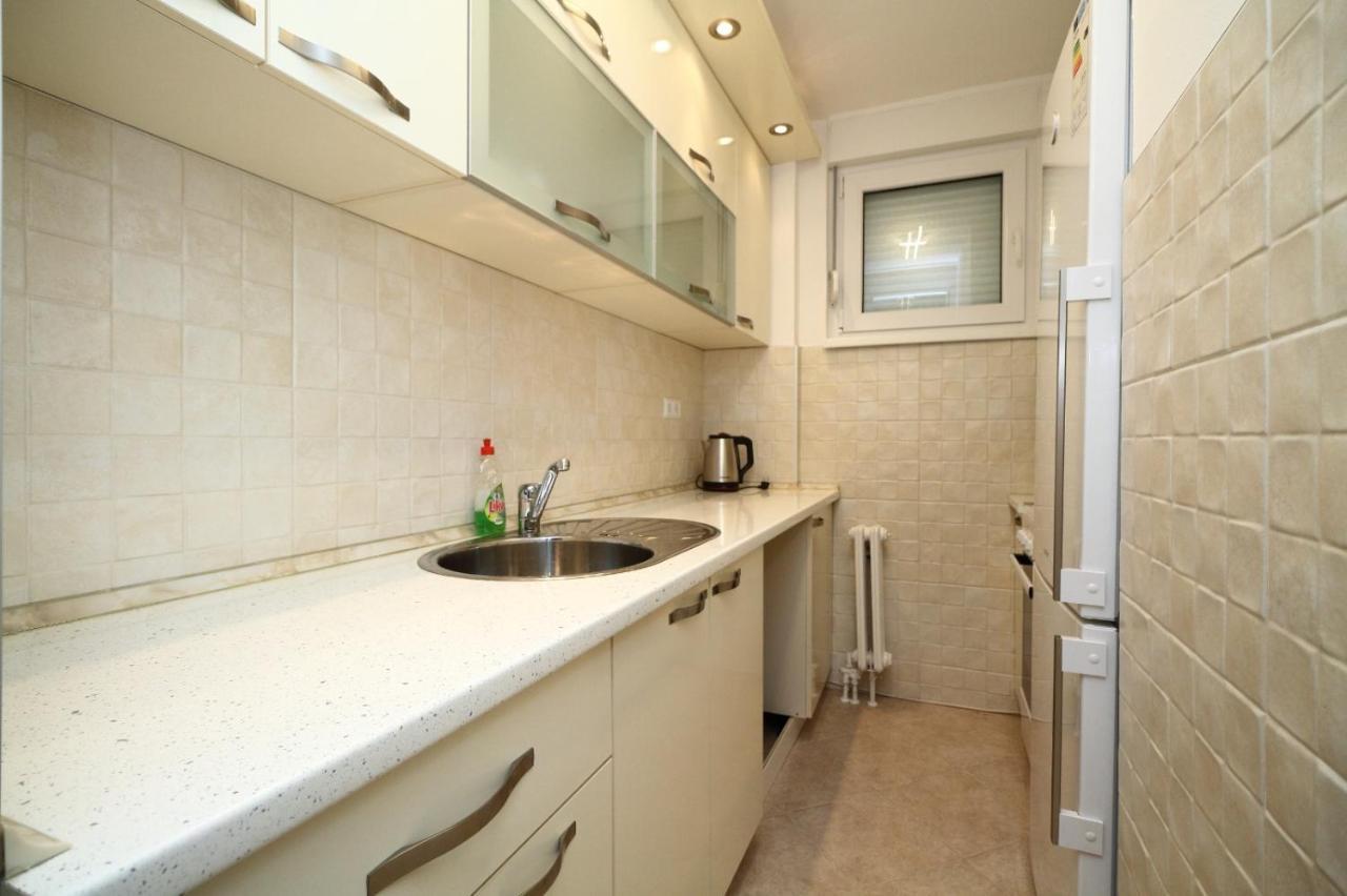 Franca-Free Parking Apartment ซาราเยโว ภายนอก รูปภาพ