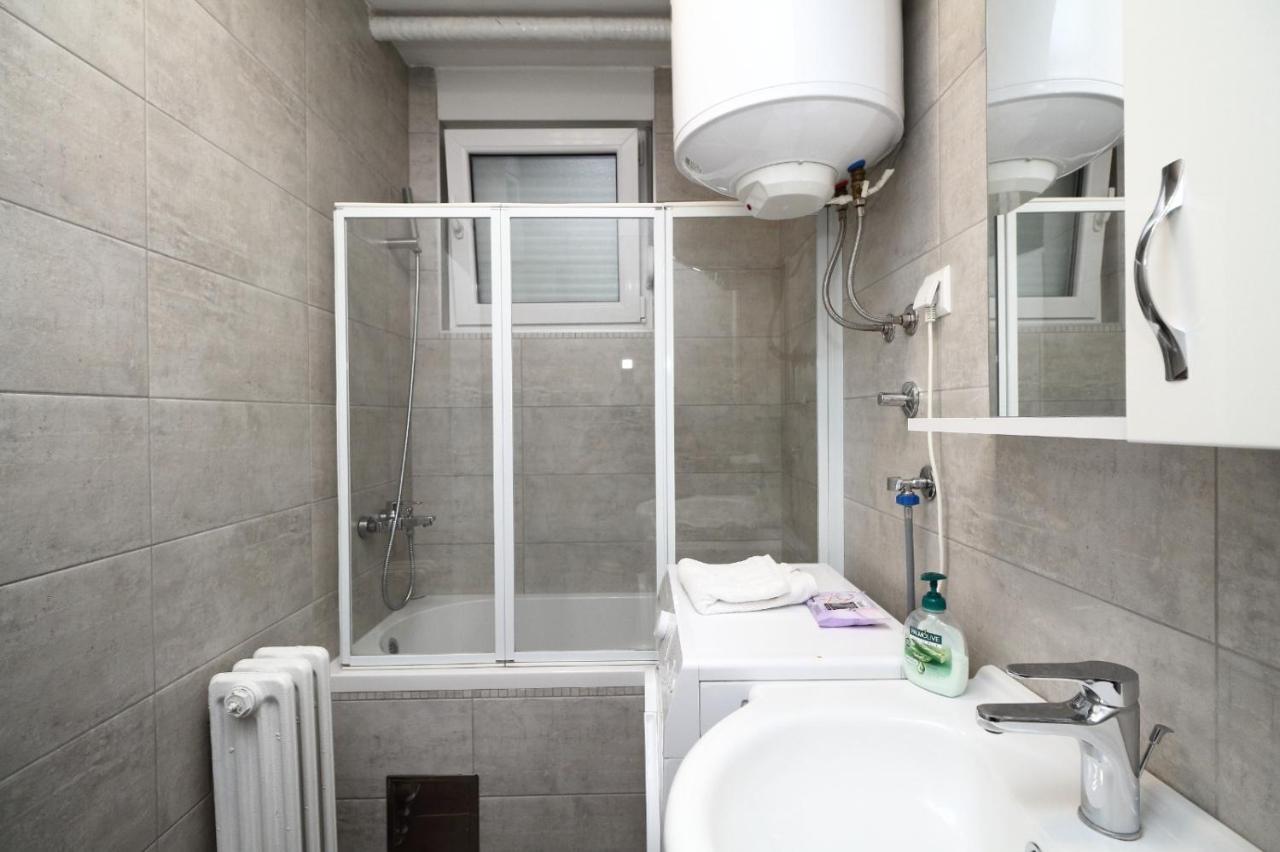 Franca-Free Parking Apartment ซาราเยโว ภายนอก รูปภาพ
